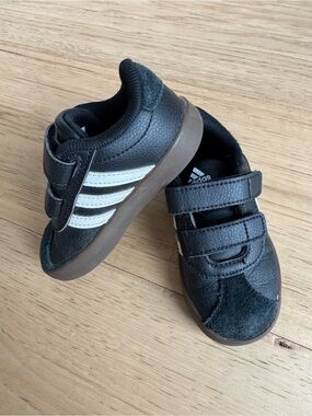 Adidas VL court sneakers